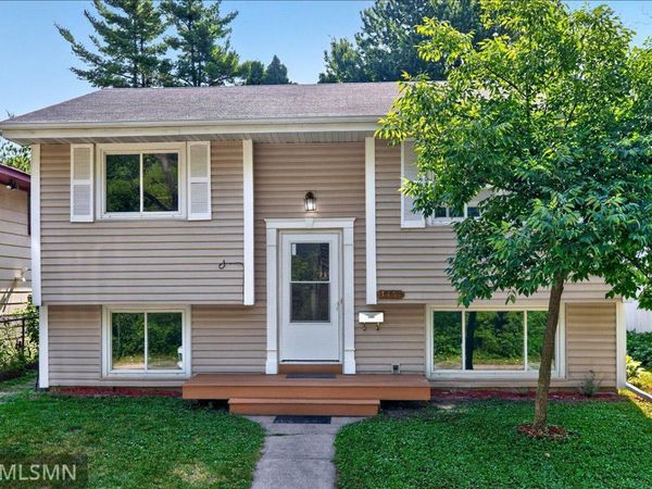 3454 Indiana Avenue N, Robbinsdale, MN 55422