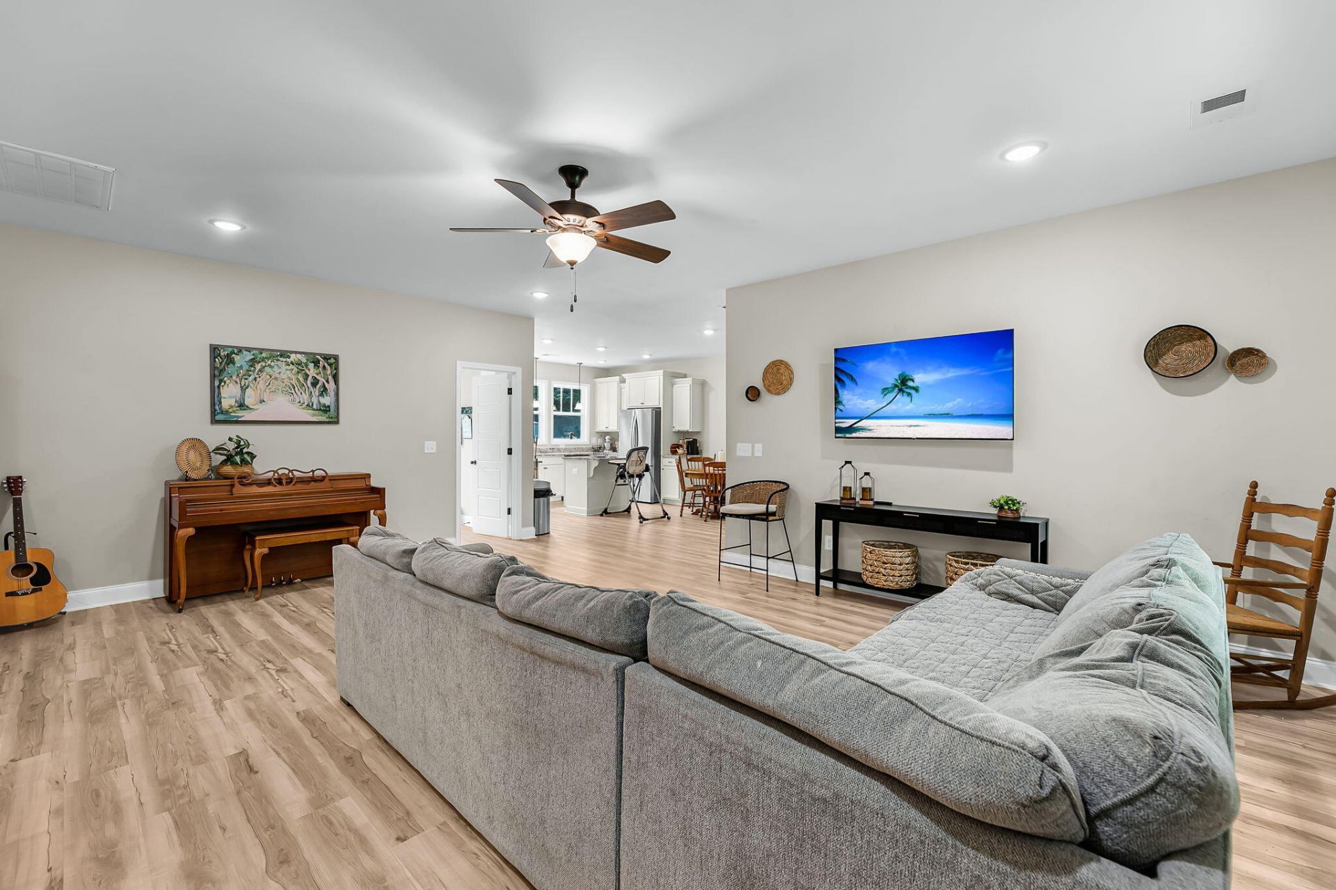 65 Music Lane Photo 10