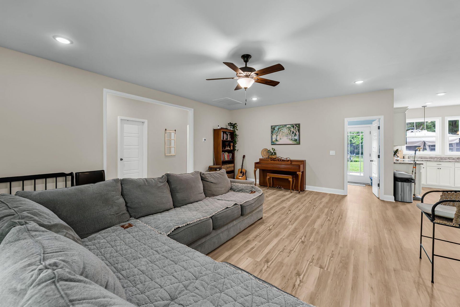 65 Music Lane Photo 11