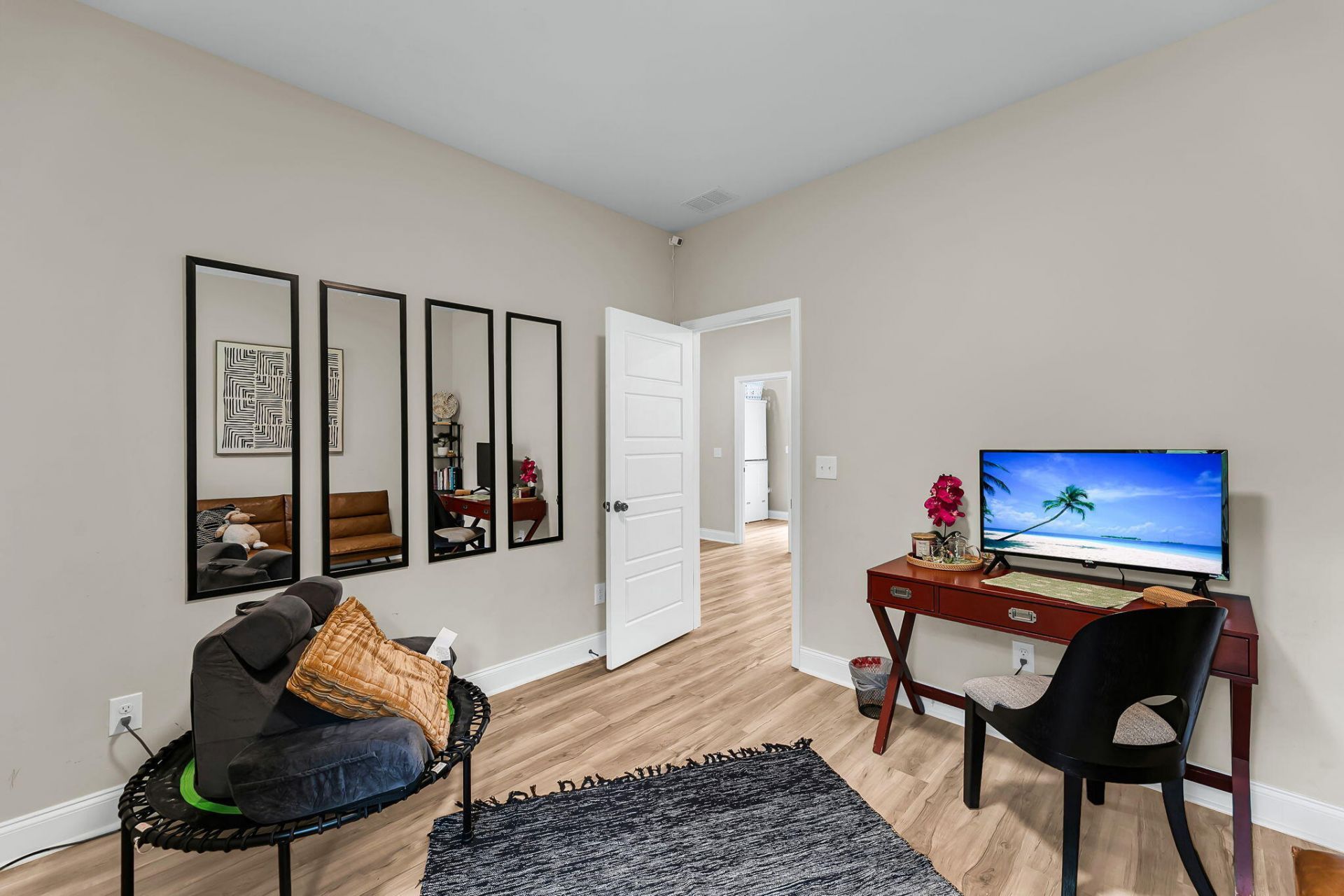 65 Music Lane Photo 22