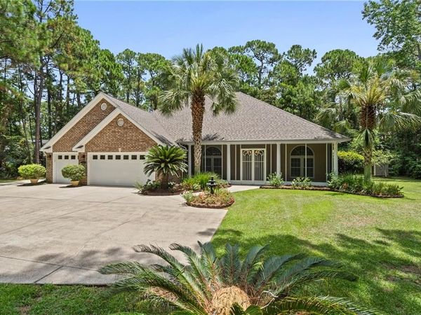 901 Lockenbie Place , Dauphin Island, AL 36528