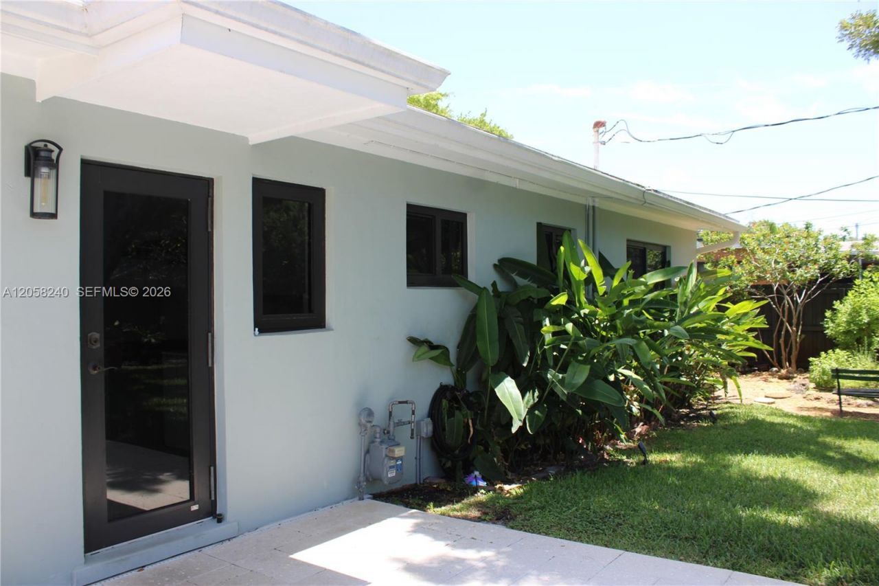 9310 SW 52nd Ter , Miami, FL 33165 Photo