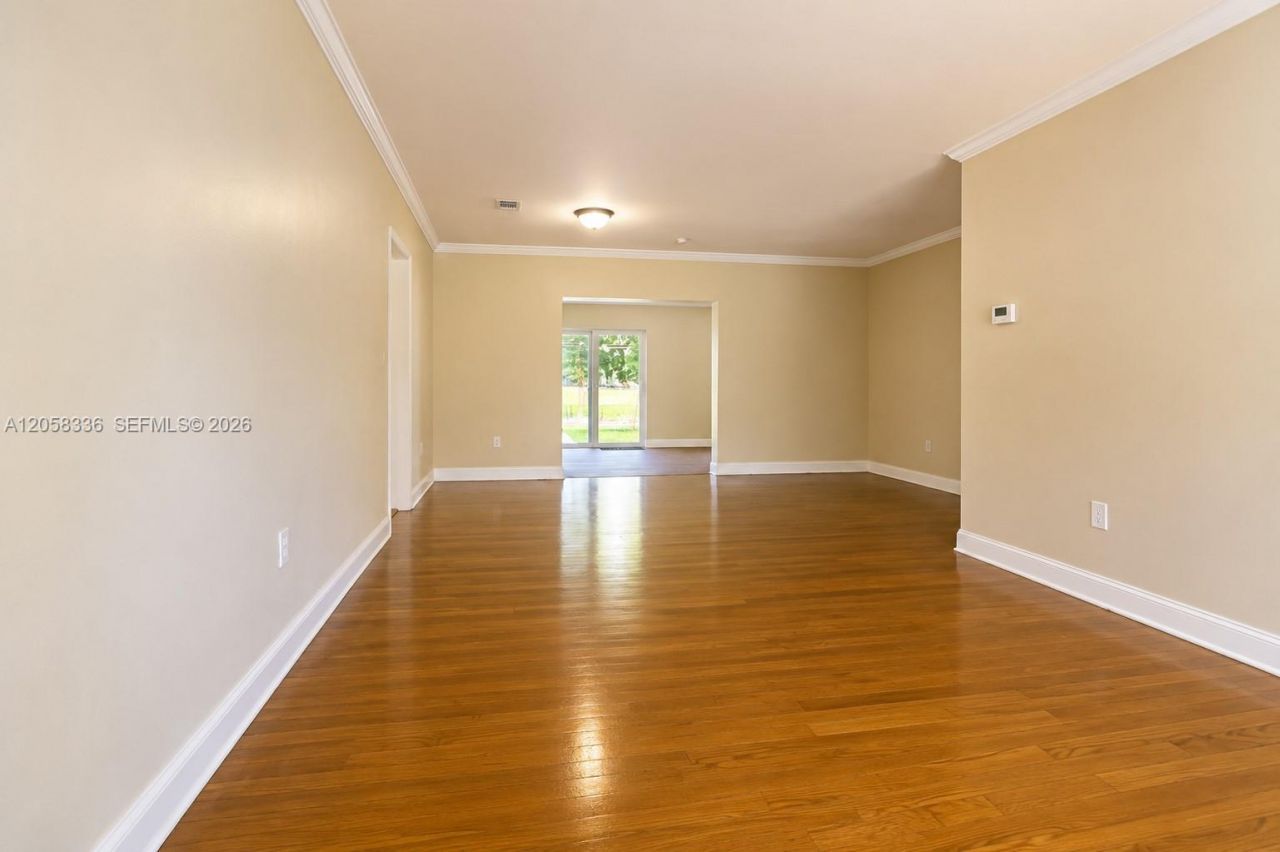 6361 Tamiami Canal Rd, Miami, FL 33126 Photo
