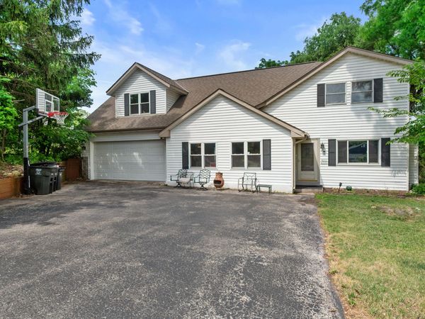 W271N2641 Pear Tree Ln, Pewaukee, WI 53072