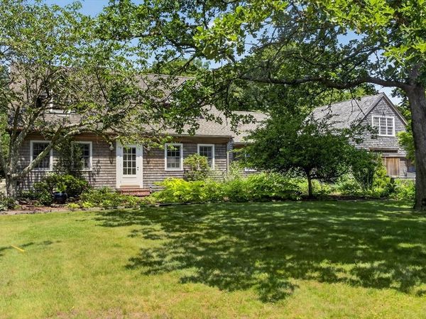 205 Meetinghouse Way, Edgartown, MA 02539
