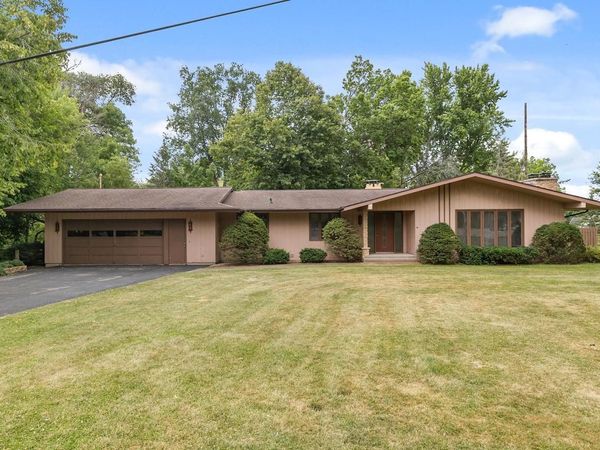 W6425 LAKEVIEW COURT, Menasha, WI 54952