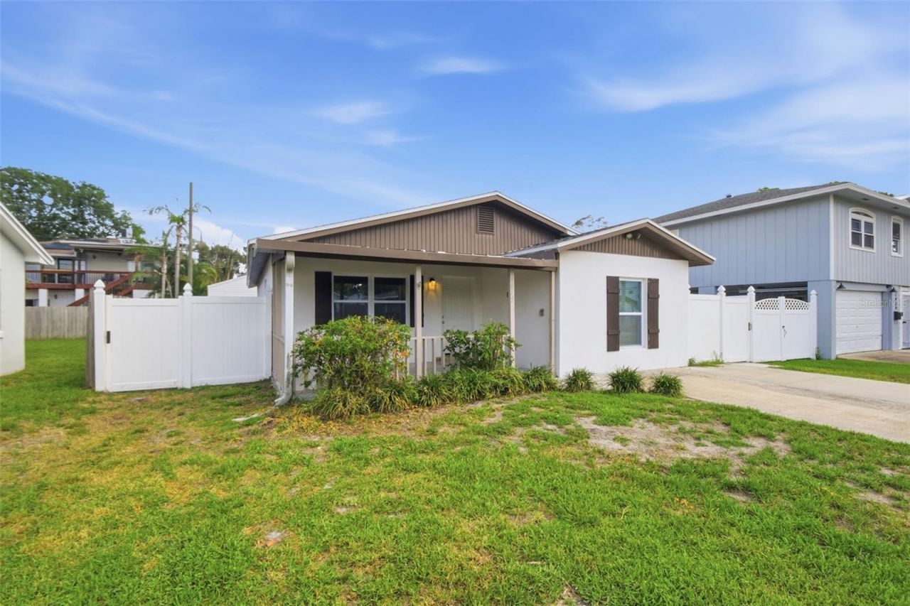 1842 Shore Acres Boulevard Ne, Saint Petersburg, FL 33703 Photo