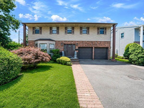 211 Meredith Lane , West Hempstead, NY 11552