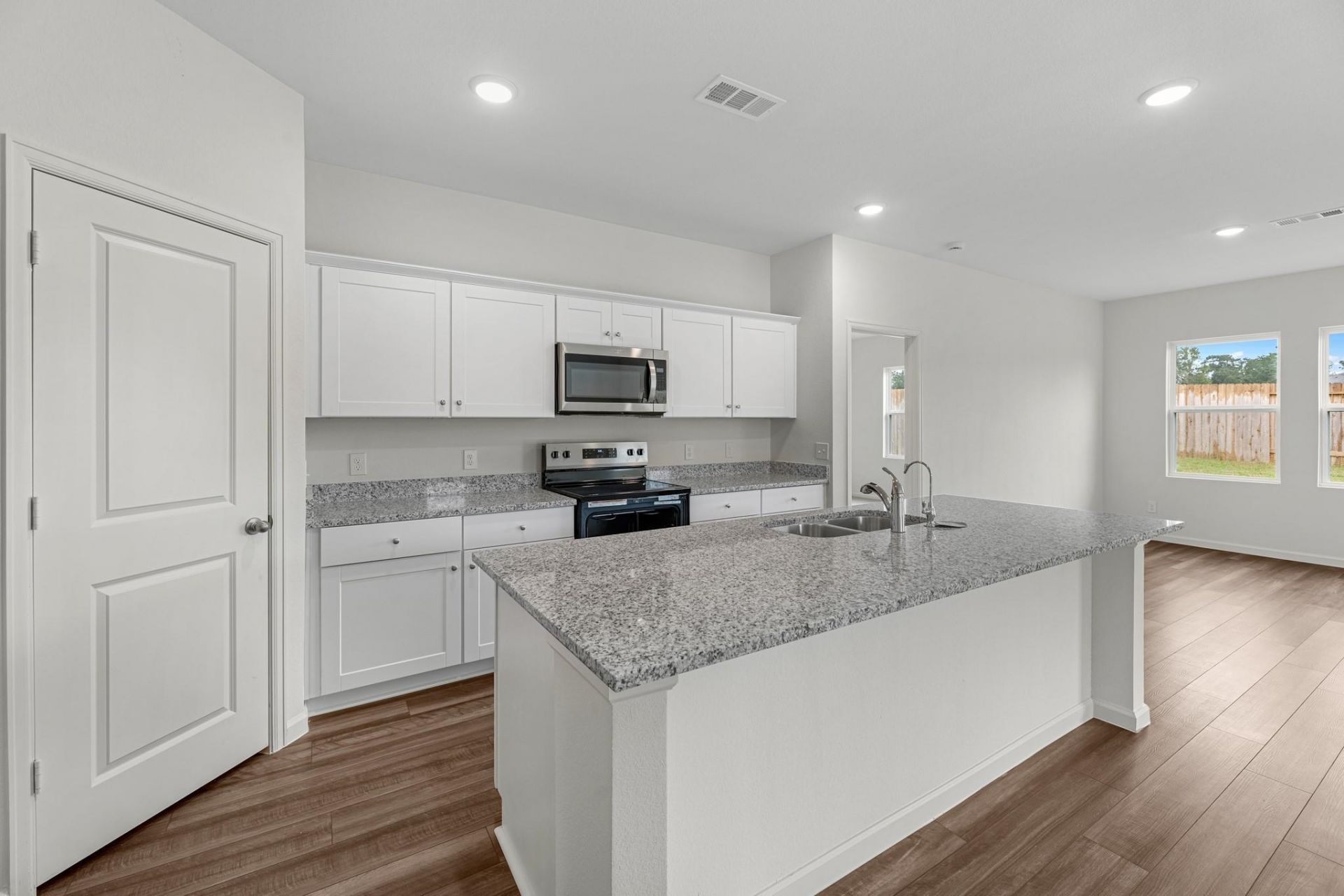 711 Huelva St  Photo 11