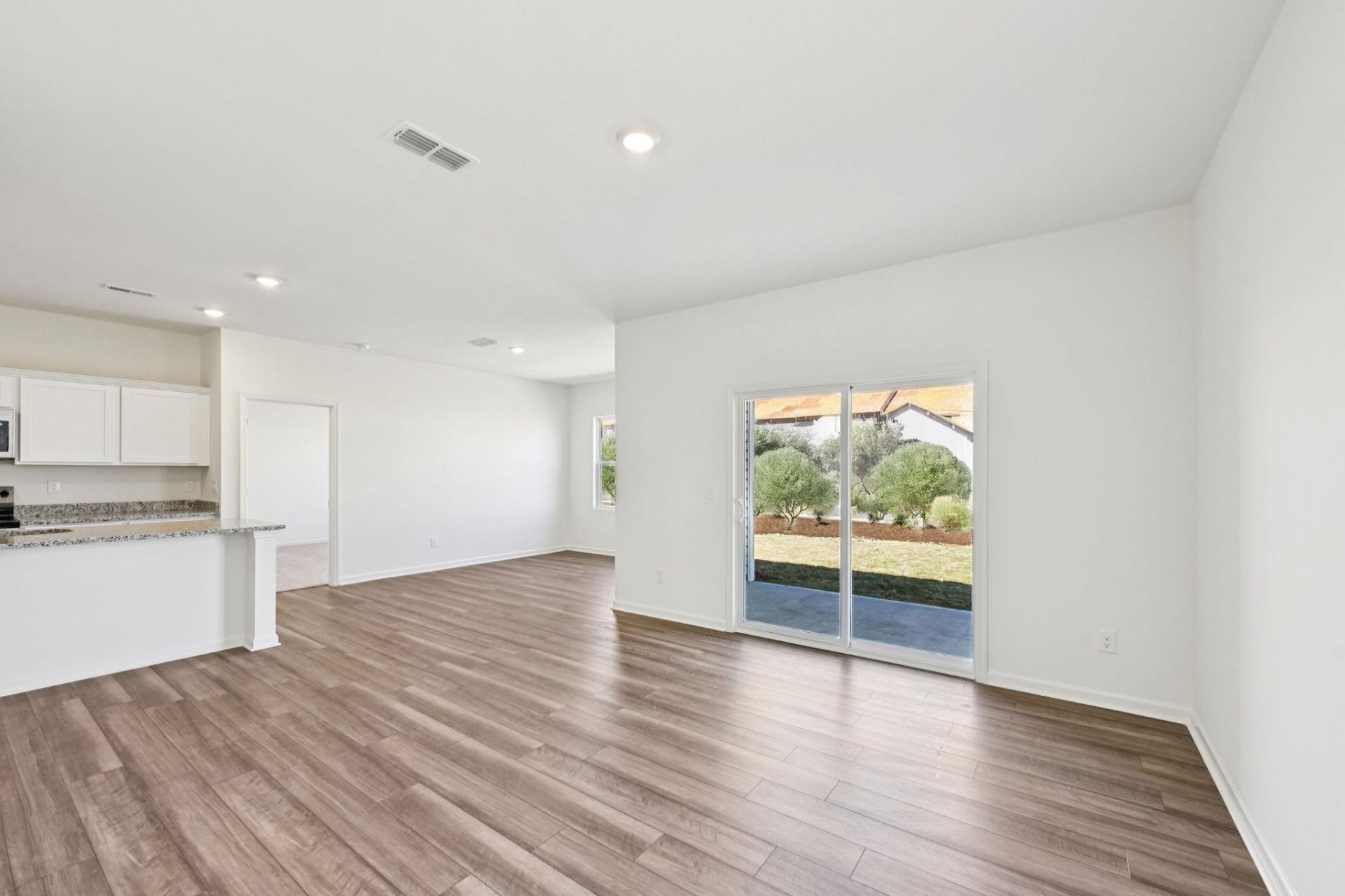 711 Huelva St  Photo 7