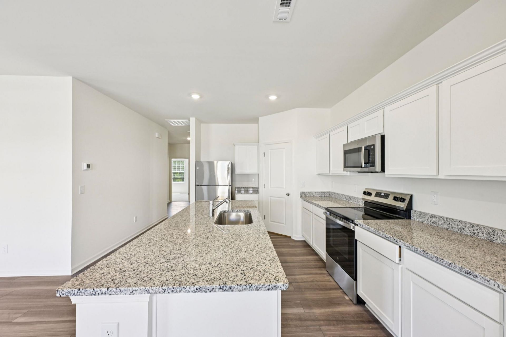 711 Huelva St  Photo 9