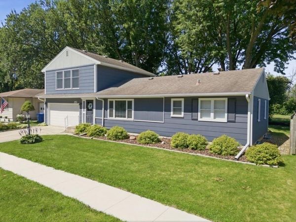 225 Charles Street, Charles City, IA 50616