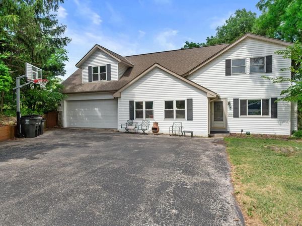 W271N2641 Pear Tree LANE, Pewaukee, WI 53072