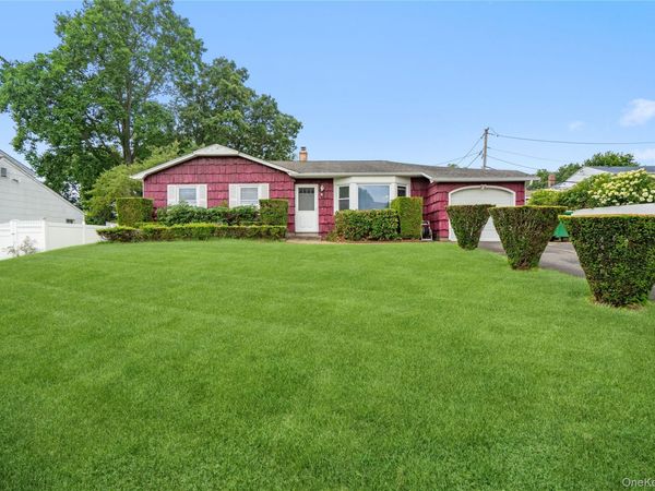 86 Cirrus Road , Holbrook, NY 11741