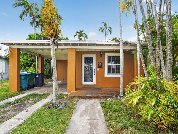 14621 LINCOLN Boulevard, Miami, FL 33176