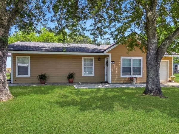 82 Bayou Drive , Port Lavaca, TX 77979