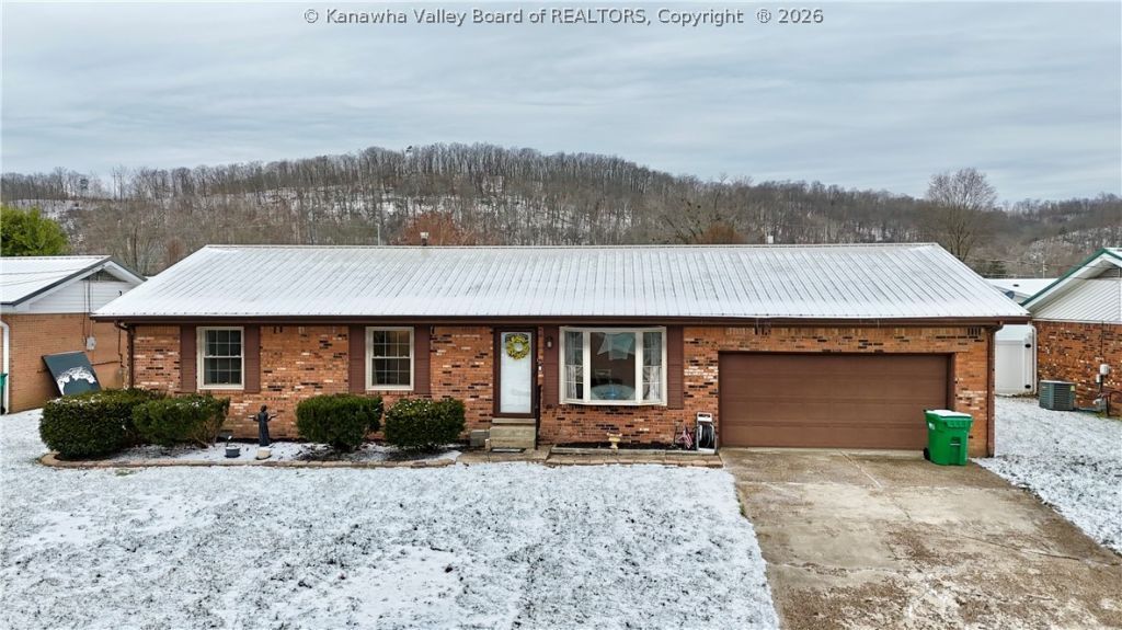 194 Shawnee Estates, Winfield, WV 25213 Main Photo