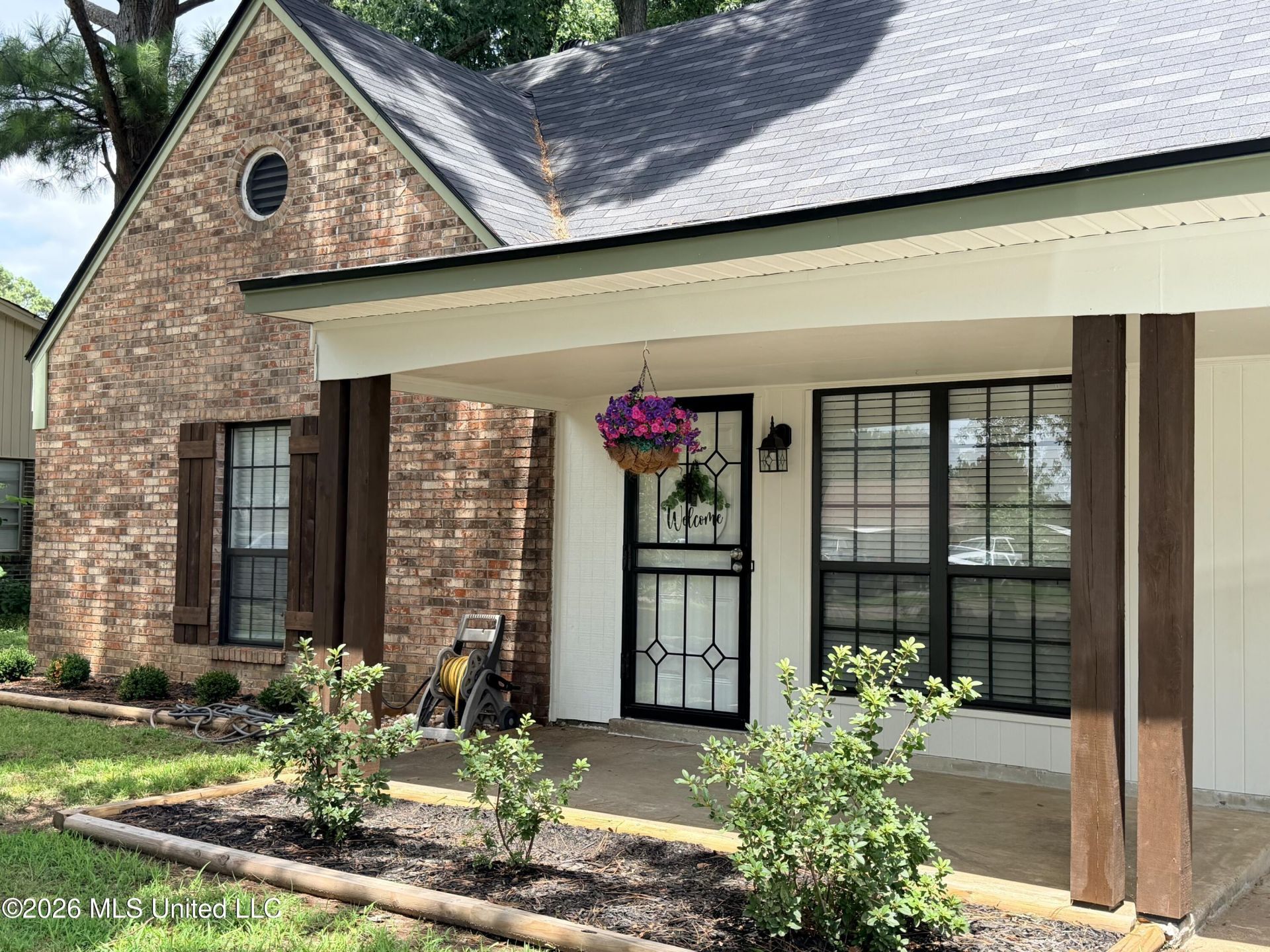 726 Thornwood Drive, Southaven, MS 38671 Main Photo