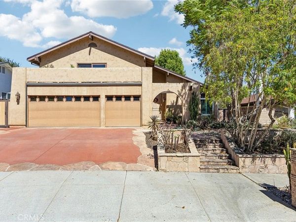 42 Kanan Road , Oak Park, CA 91377