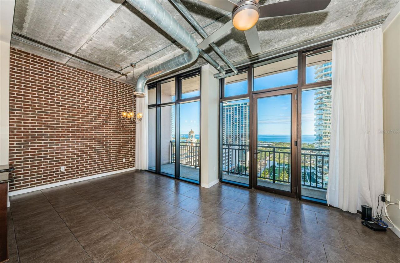 175 2nd Street S, Unit P04, Saint Petersburg, FL 33701 Photo