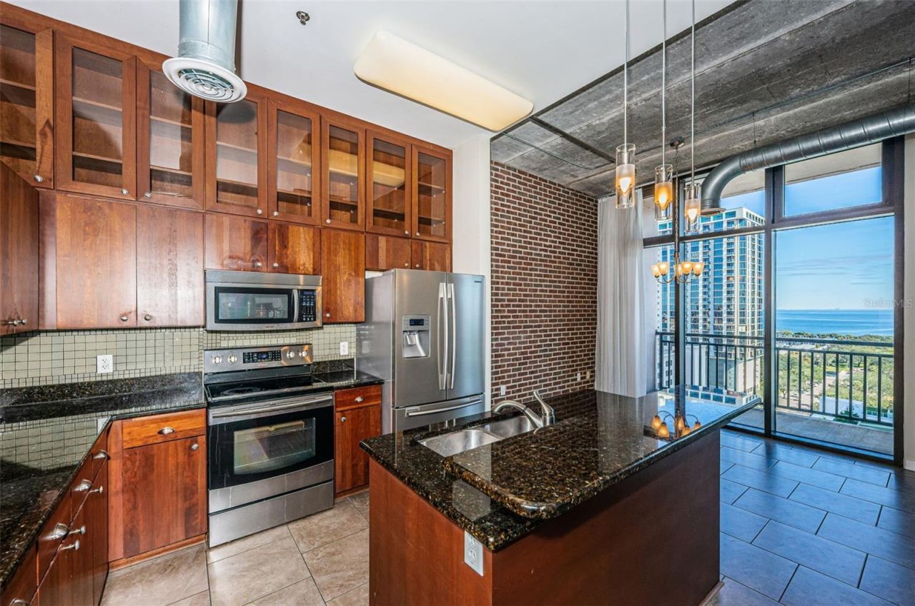 175 2nd Street S, Unit P04, Saint Petersburg, FL 33701 Photo