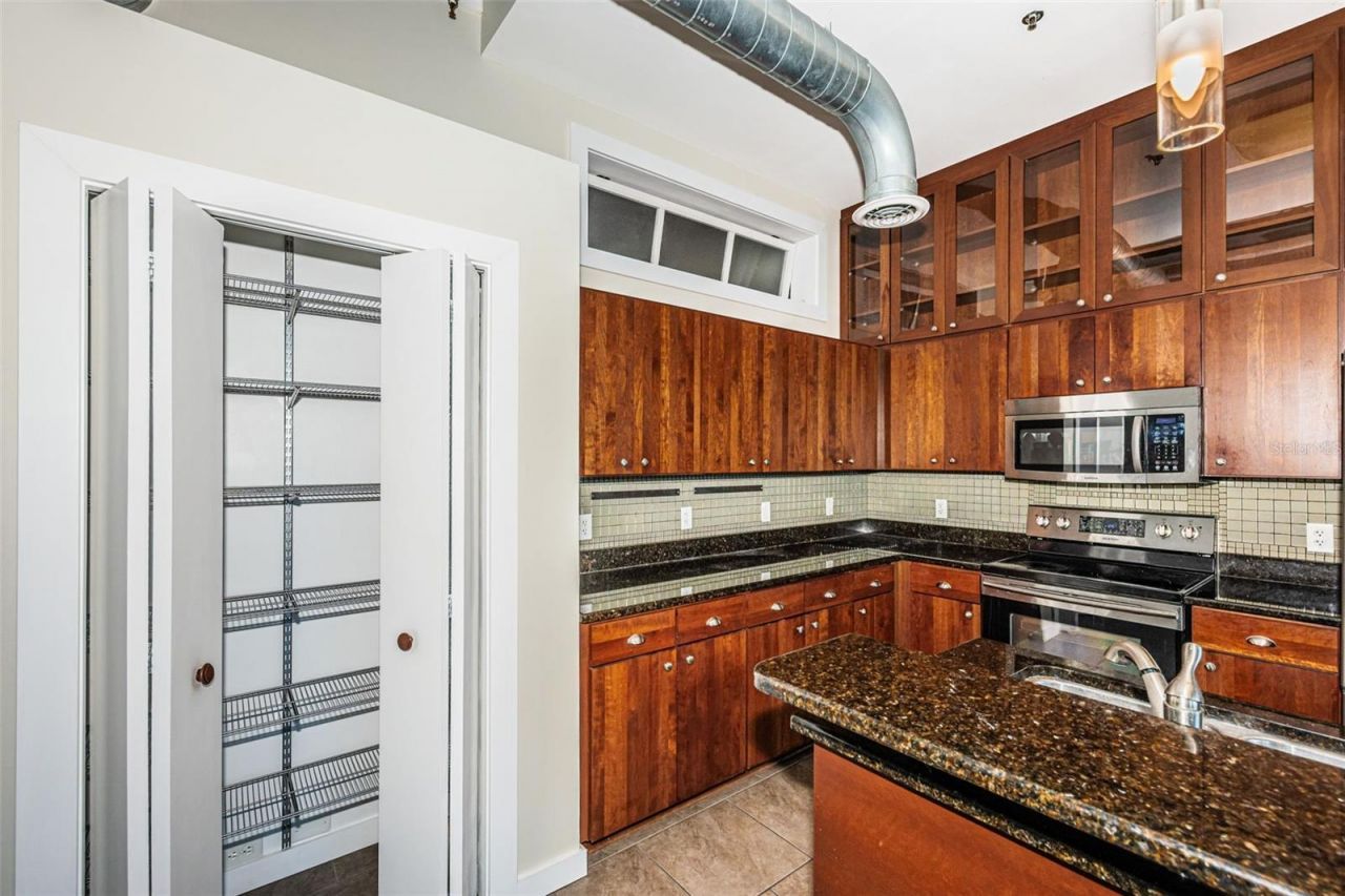 175 2nd Street S, Unit P04, Saint Petersburg, FL 33701 Photo