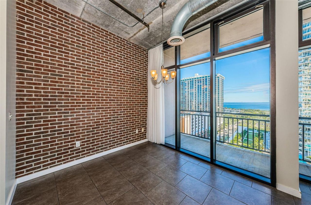 175 2nd Street S, Unit P04, Saint Petersburg, FL 33701 Photo