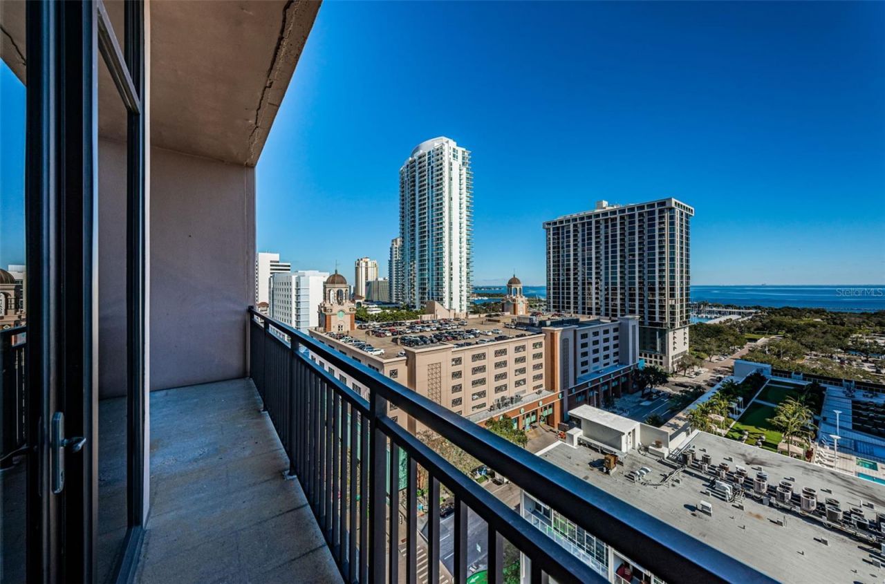 175 2nd Street S, Unit P04, Saint Petersburg, FL 33701 Photo