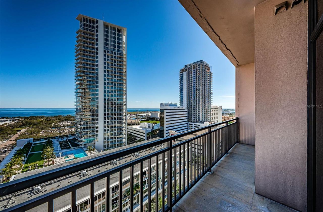 175 2nd Street S, Unit P04, Saint Petersburg, FL 33701 Photo