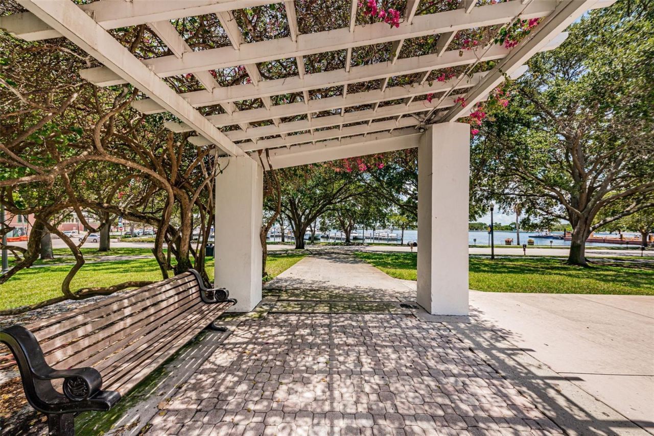 175 2nd Street S, Unit P04, Saint Petersburg, FL 33701 Photo