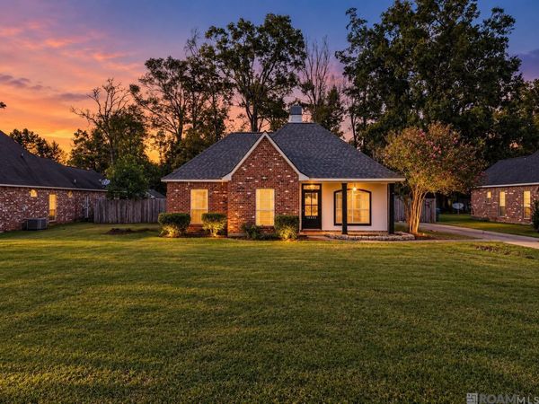10225 Carter Hills Ave, Denham Springs, LA 70726