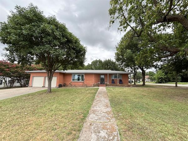 305 Rock Street , Bowie, TX 76230