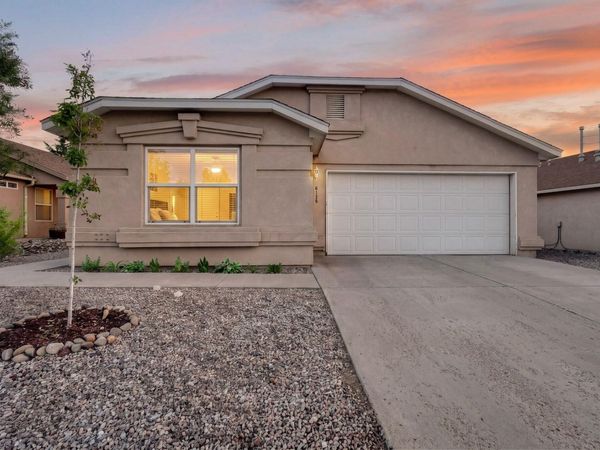 6128 Hemlock Avenue NW, Albuquerque, NM 87114
