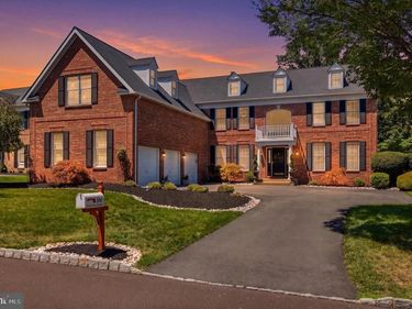 205 HAZELTINE CIRCLE, BLUE BELL, PA 19422