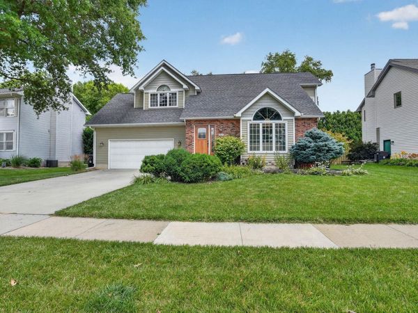 509 Fireside Drive, Cedar Falls, IA 50613