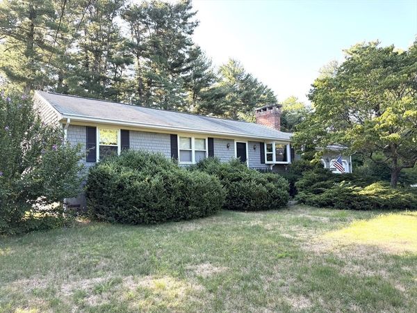 3 Bittersweet Dr, Seekonk, MA 02771