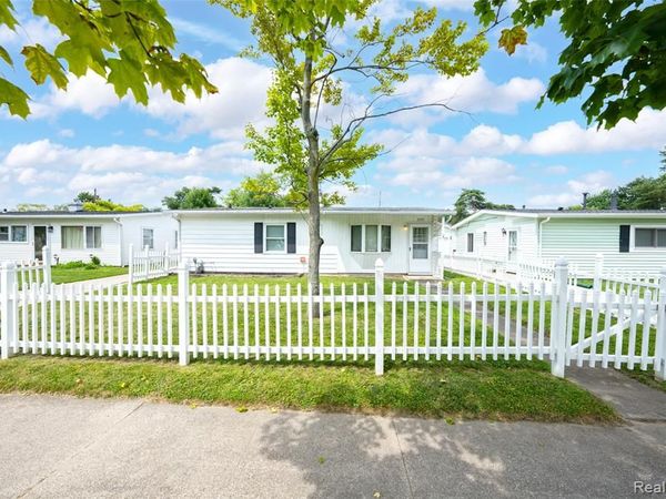 2535 Locust Street, Port Huron, MI 48060