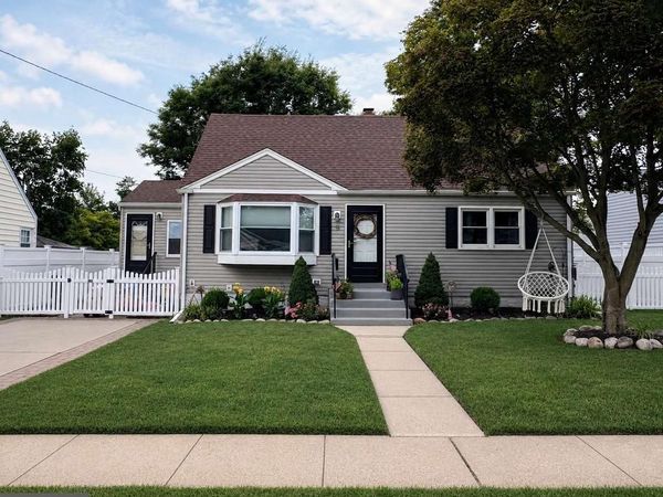 15 APPLETON DRIVE, HAMILTON, NJ 08610