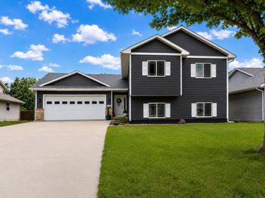 109 Cougar Drive, Mankato, MN 56001