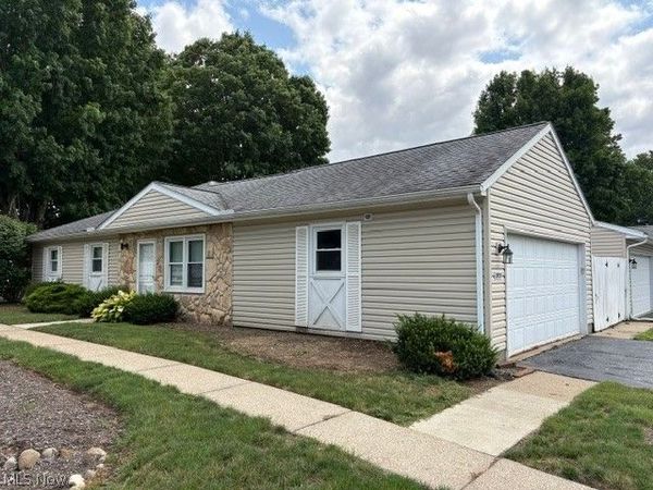 3959 Townhouse Lane , Uniontown, OH 44685