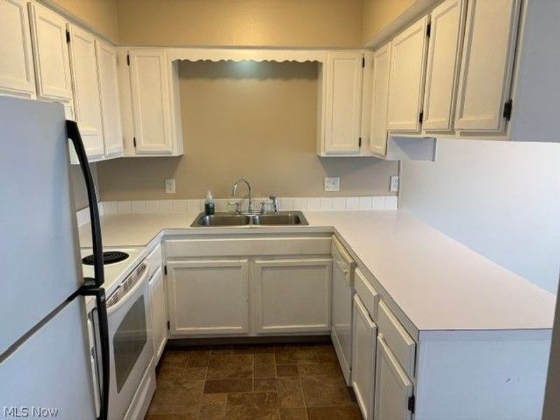 3959 Townhouse Lane, Uniontown, OH 44685 Photo 18