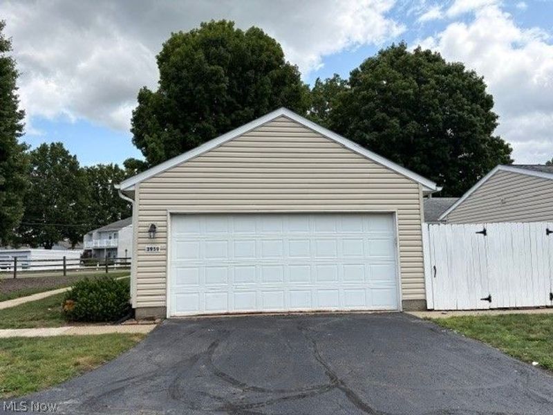 3959 Townhouse Lane, Uniontown, OH 44685 Photo 2
