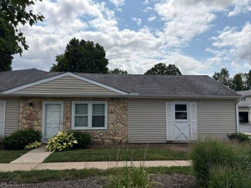 3959 Townhouse Lane, Uniontown, OH 44685 Photo 3