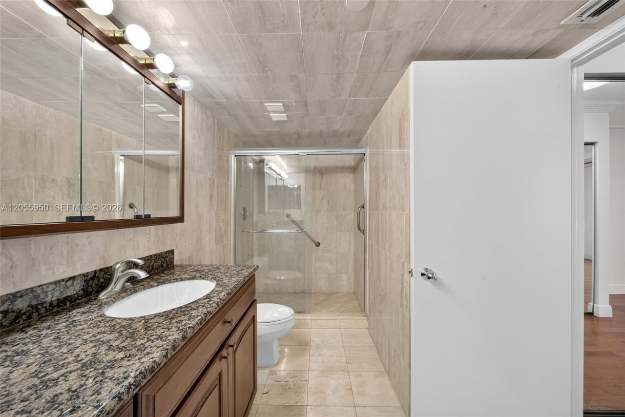 3600 Mystic Pointe Dr , Unit 310, Aventura, FL 33180 Photo