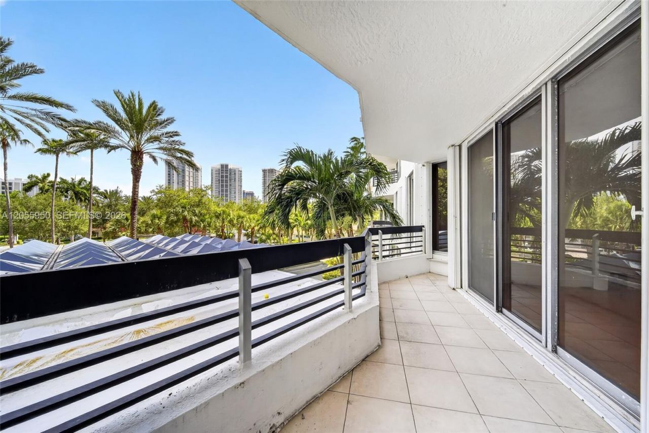 3600 Mystic Pointe Dr , Unit 310, Aventura, FL 33180 Photo