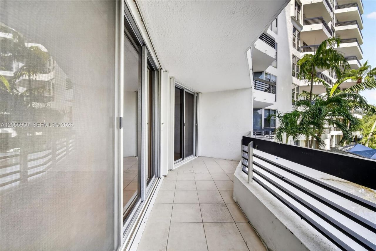 3600 Mystic Pointe Dr , Unit 310, Aventura, FL 33180 Photo