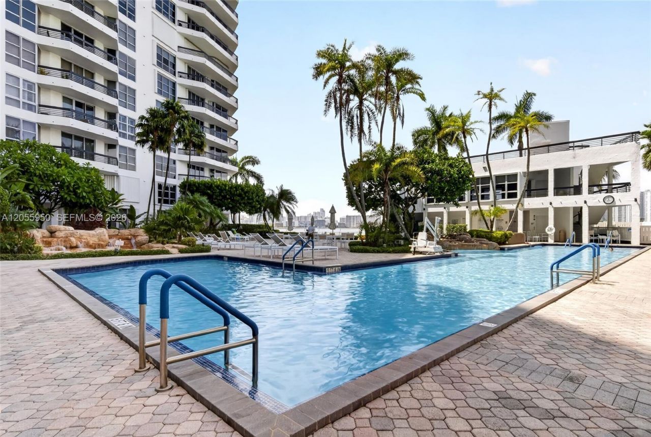 3600 Mystic Pointe Dr , Unit 310, Aventura, FL 33180 Photo