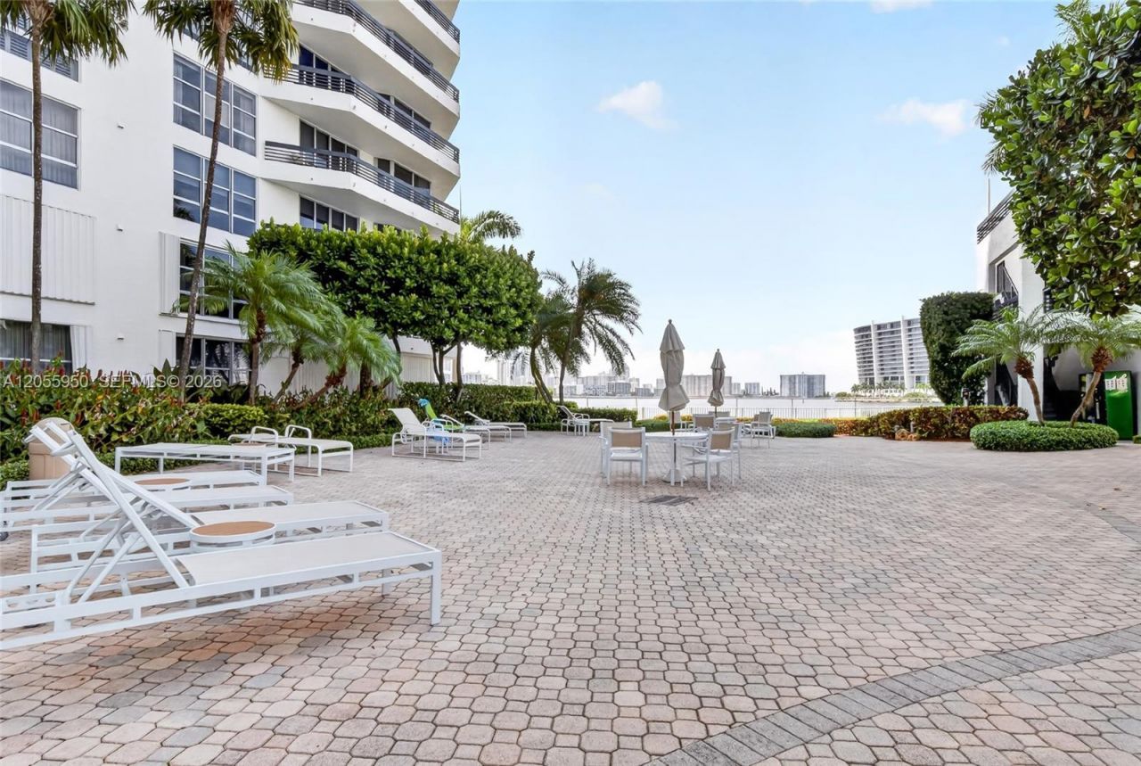 3600 Mystic Pointe Dr , Unit 310, Aventura, FL 33180 Photo