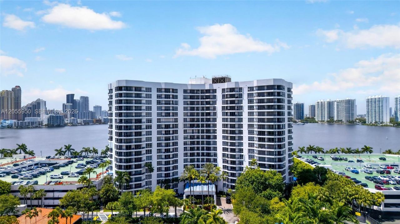 3600 Mystic Pointe Dr , Unit 310, Aventura, FL 33180 Photo