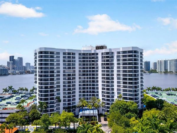 3600 Mystic Pointe Dr , Unit 310, Aventura, FL 33180